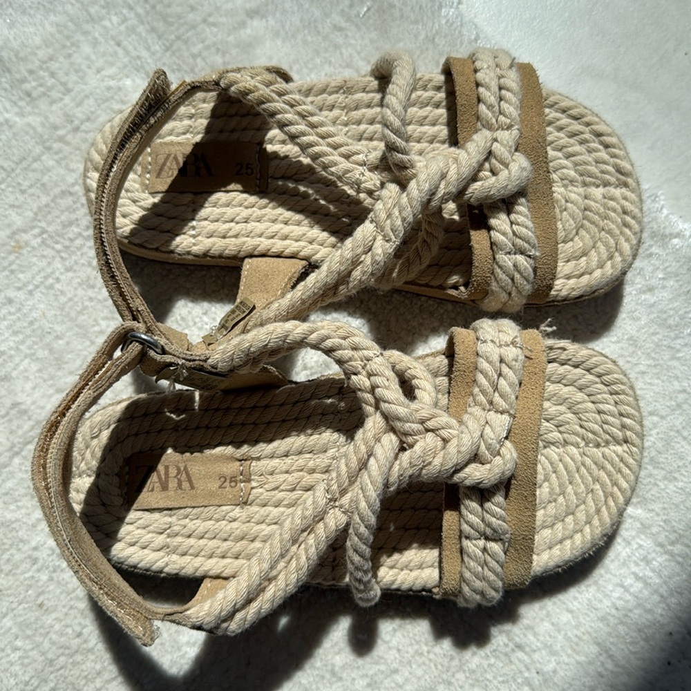 Zara sandals size 26